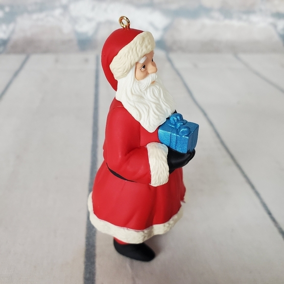 2/$25 Hallmark Santa's Busy Season Ornament  2010 - Picture 5 of 7